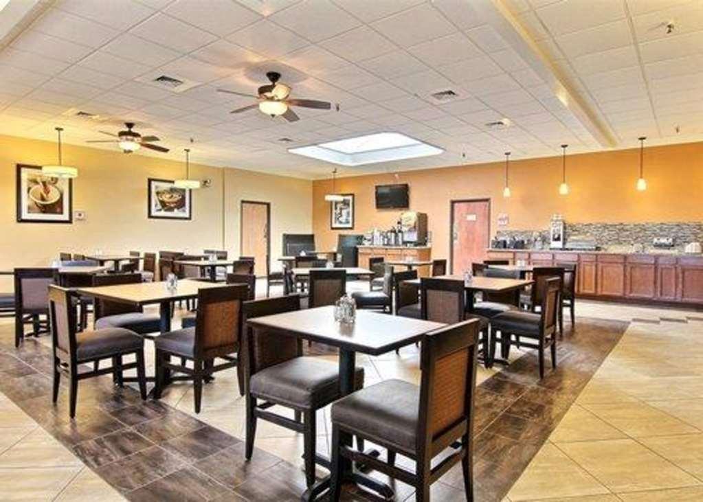 Quality Inn Thief River Falls Restaurant photo