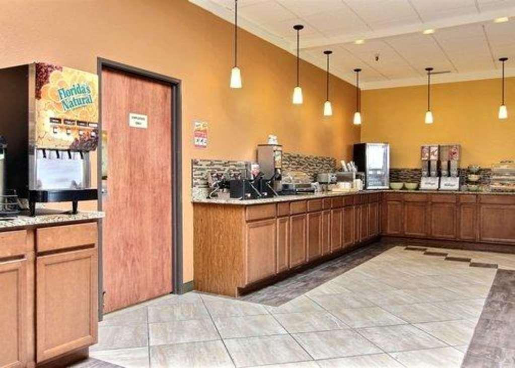 Quality Inn Thief River Falls Restaurant photo