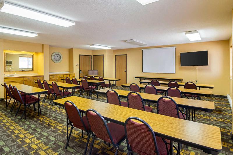 Quality Inn Thief River Falls Exterior photo