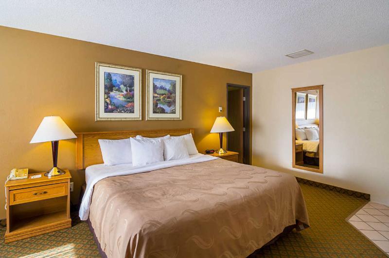 Quality Inn Thief River Falls Exterior photo